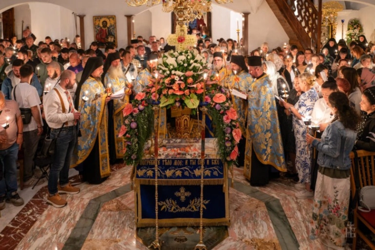 По повод утрешниот празник, празнично сеноќно бдение во манастирот „Пресвета Богородица – Пречиста“ кај Кичево