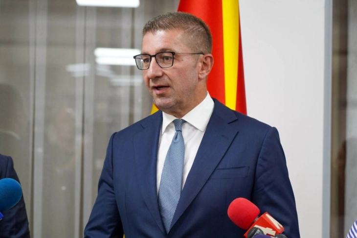 Премиерот Мицкоски на пуштање во употреба на реконструираната стара чаршија во Гевгелија