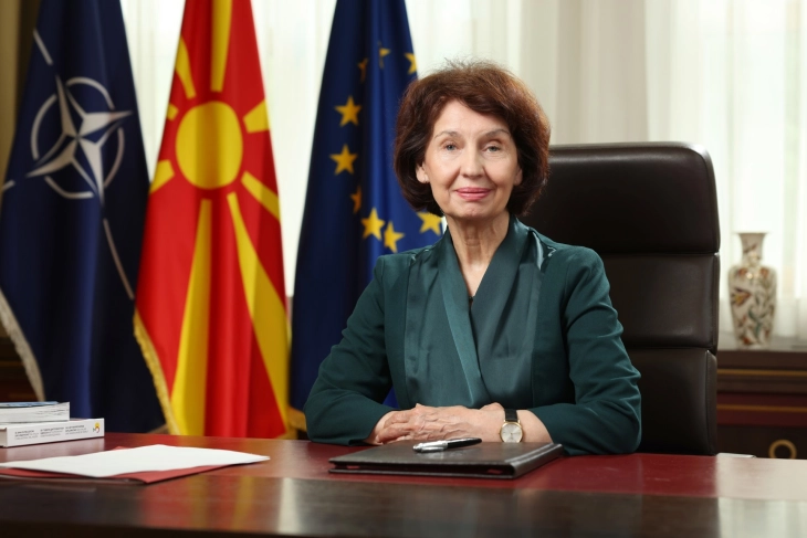 Силјановска Давкова го честита 8-ми Септември: Нашата визија е стабилна и напредна европска држава