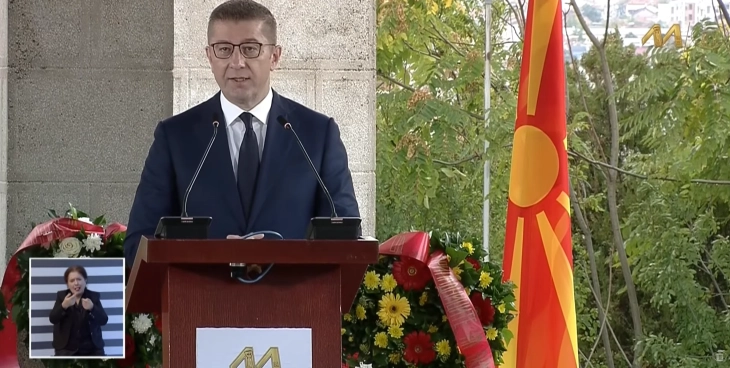 Мицкоски: Македонското достоинство не е предмет на преговарање, сакаме европска иднина, но со исправена глава, не со свиткана и понижена кичма