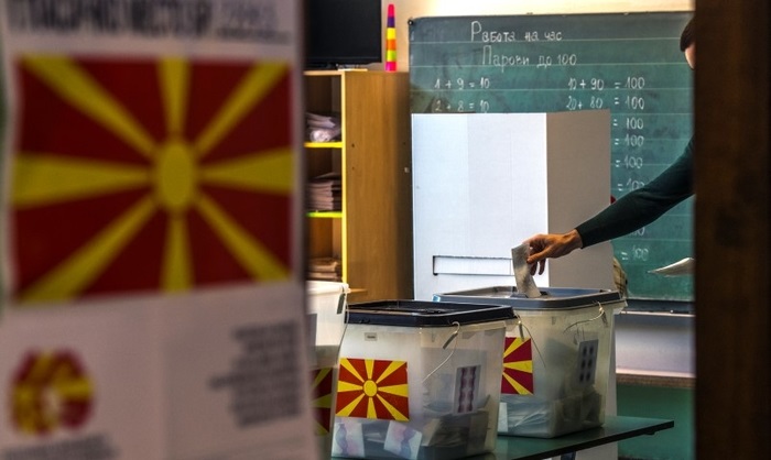 Предизборниот оптимизам на СДСМ и ДУИ е на „стаклени нозе“, анкетите предвидуваат пораз на власта