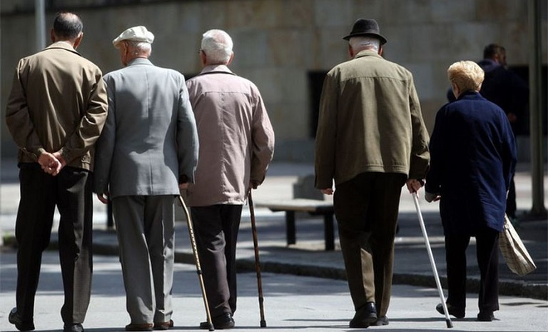 „За нас трошките, за функционерите европски плати“ – пензионерите незадоволни од покачените пензии
