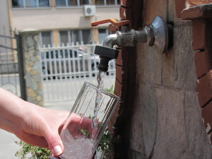Стружани пијат небезбедна вода – бараат надлежните конечно да го решат проблемот