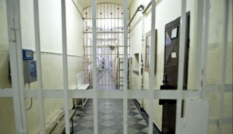 Хероин, кокаин, алкохол, комар, телефони – во затворот Идризово царува развиена шема на криминал