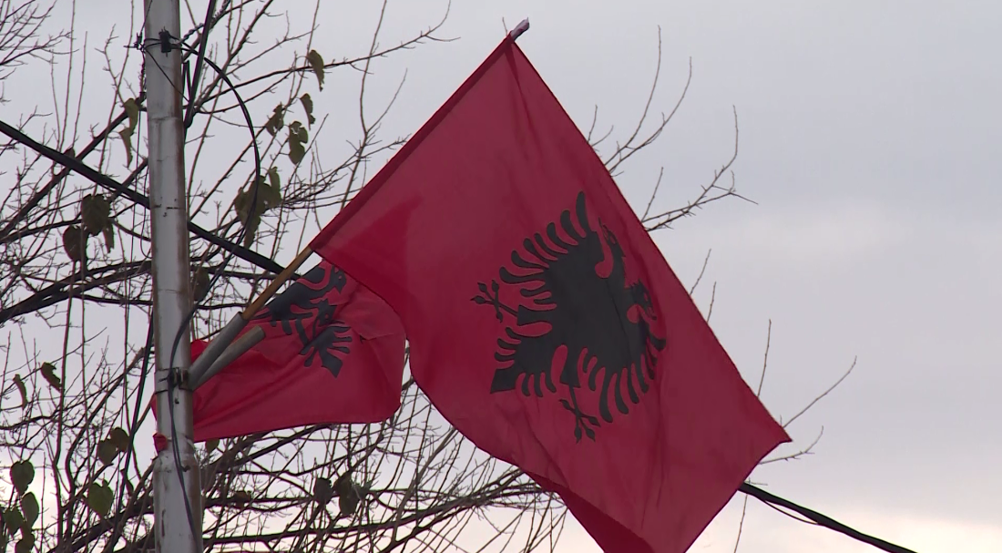 Само албански знамиња во одредени општини: Во некои делови од Македонија човек може да се запраша дали воопшто е во Македонија