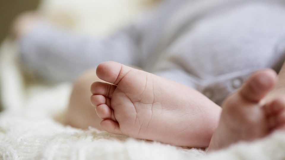 Трагедија во Прилеп: Родила здраво машко бебе, по неколку дена починало на Детската Клиника во Скопје од сепса