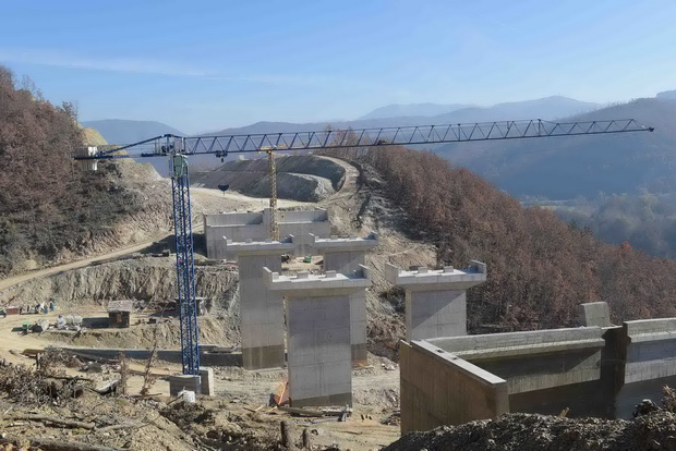 На туристичките работници им пукна филмот: Дајте ни лопати, ние ќе го завршиме автопатот Кичево – Охрид!