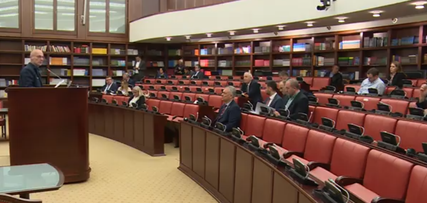 Жешка дебата во Собранието – ВМРО-ДПМНЕ обвинува власта за партизација на Уставниот суд