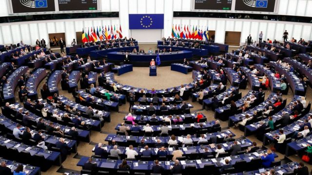Европарламентарците бараат независна истрага за изборите во Србија