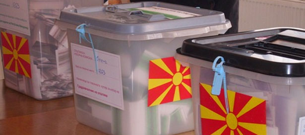 Почна гласањето за двојните избори, гласаат болните, немоќните и затворениците