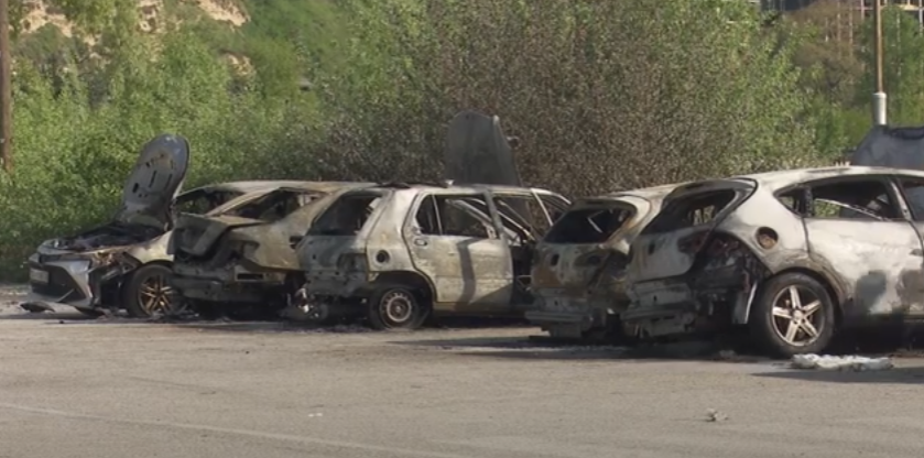 Пет автомобили изгореа под Скопско кале