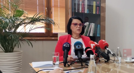 Петрова: Незаконити се одлуките за вработувања и унапредувања во МФ и согласностите за вработувања во јавниот сектор